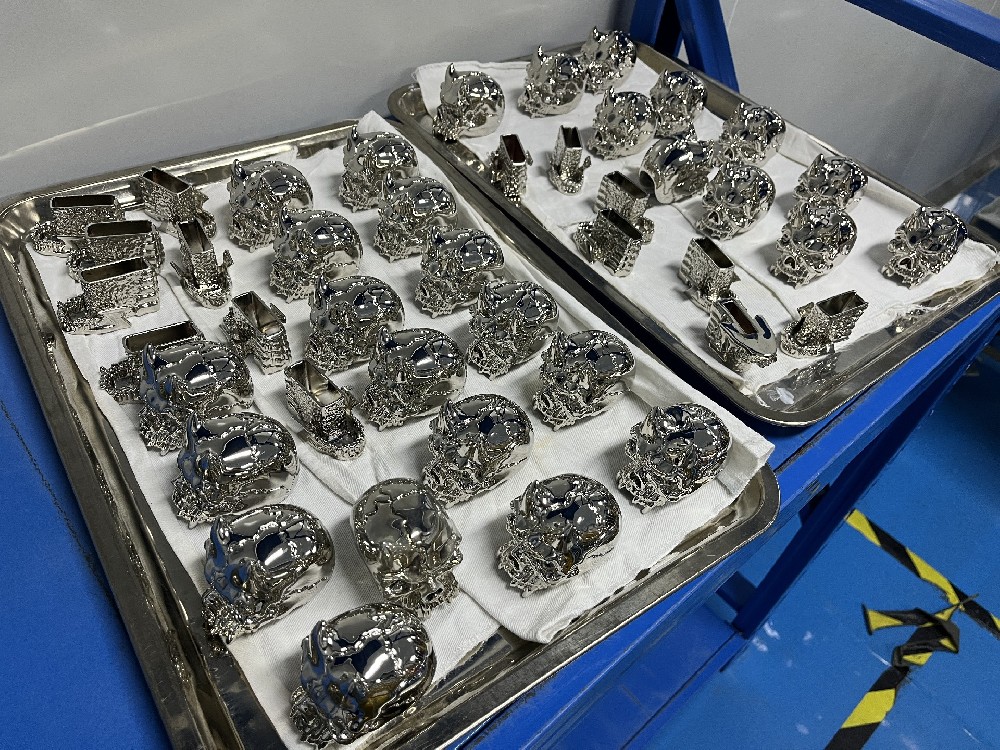 真空電鍍與傳統(tǒng)電鍍技術(shù)的比較分析